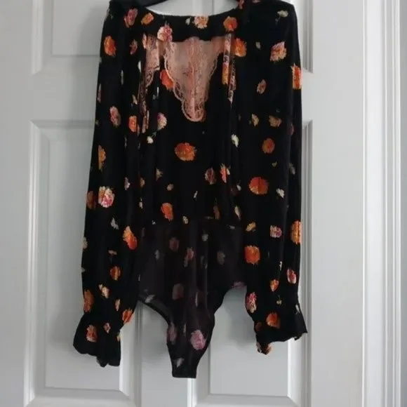 NWT Free People Poppy Balloon Sleeve Ruffle Floral V-Neck Lace Detail Bo… - Picture 5 of 14